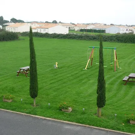 D'hotes Mazurier Bed & Breakfast Cozes