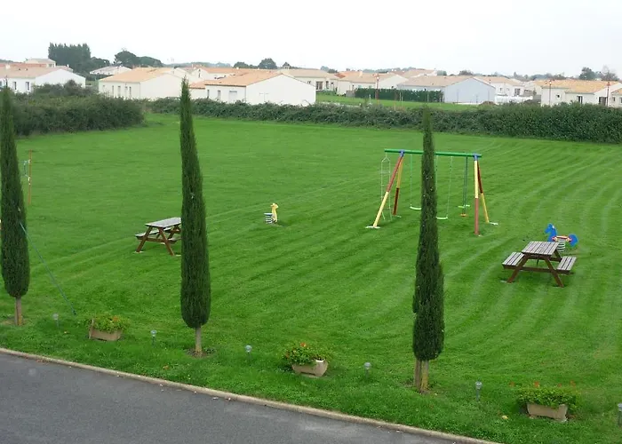 D'hotes Mazurier Bed & Breakfast Cozes